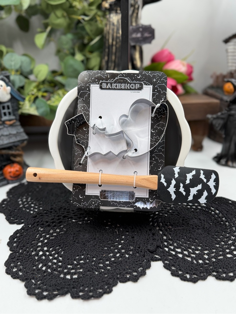 new the bakeshop halloween bat mixing bowl baking utensil set